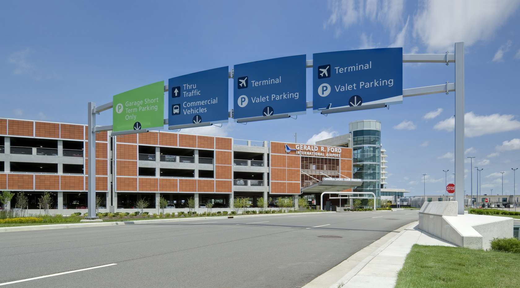 Gerald R. Ford International Airport, Terminal Area and Parking