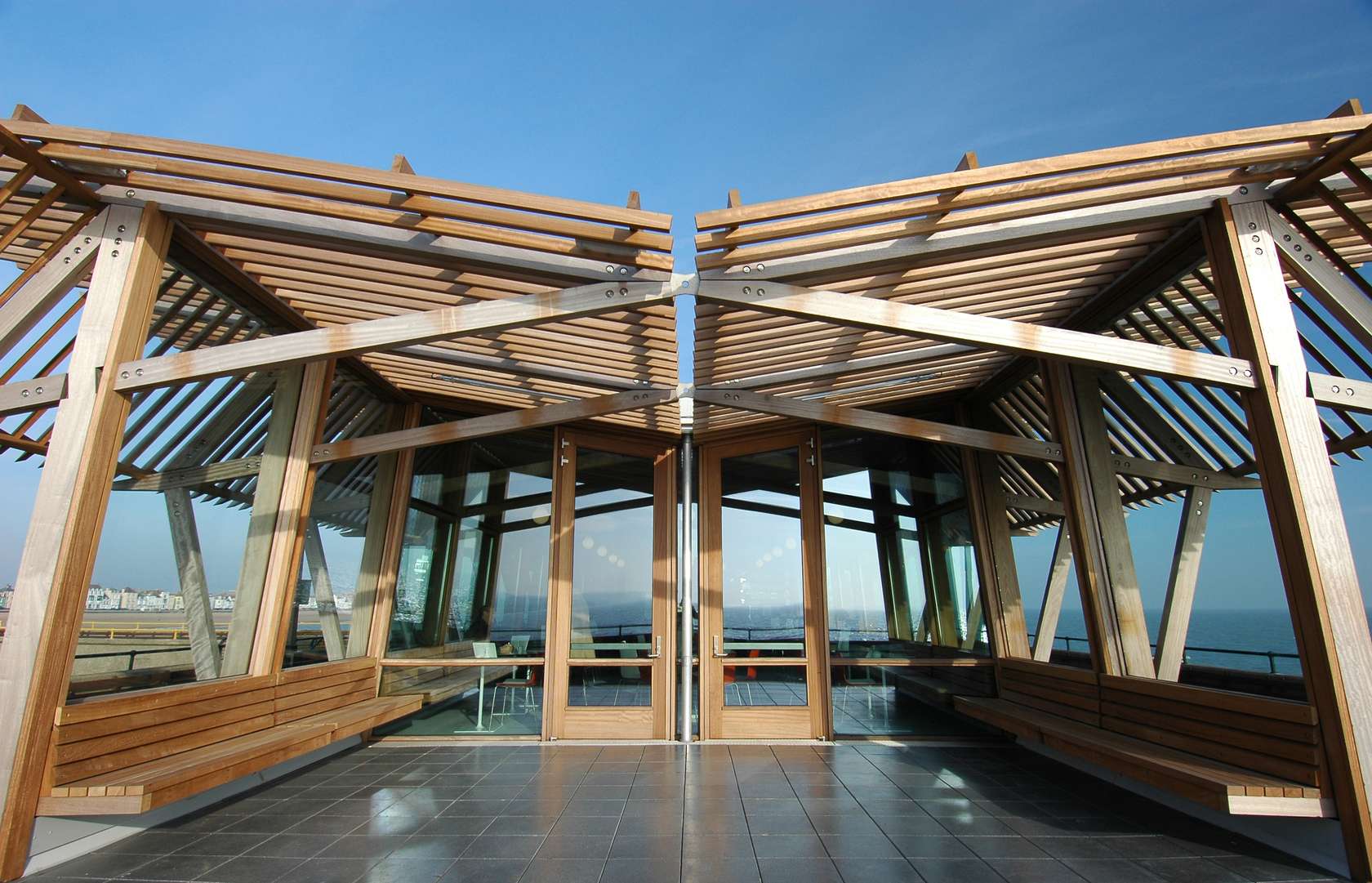 CafeBar, Deal Pier Architizer