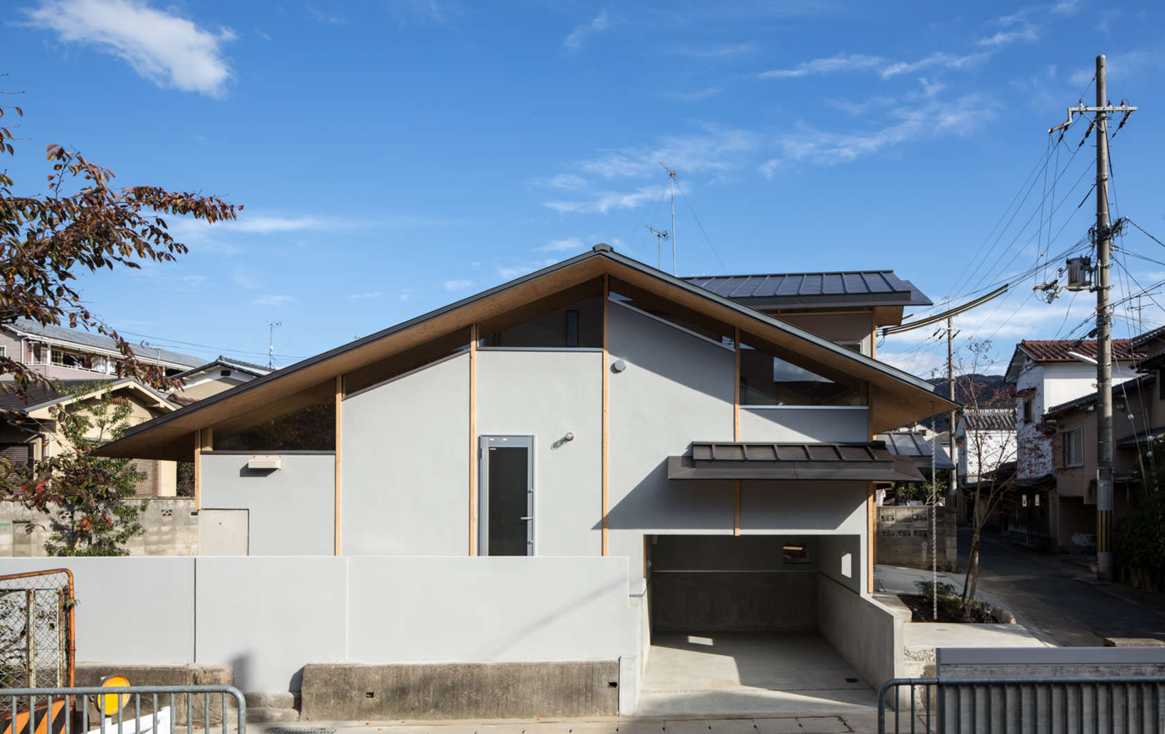 Eaves Around House - Architizer