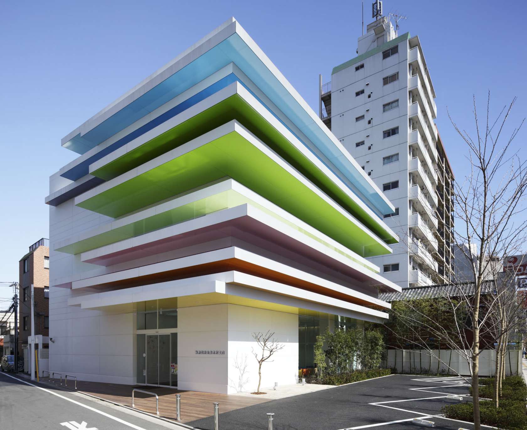 Sugamo Shinkin Bank / Shimura Branch - Architizer